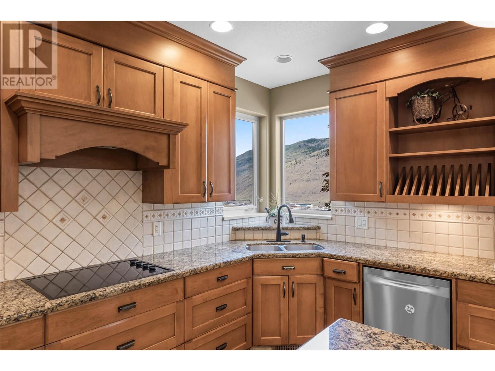 877 Quail Drive, Kamloops, British Columbia  V2B 8P2 - Photo 6 - 10351475