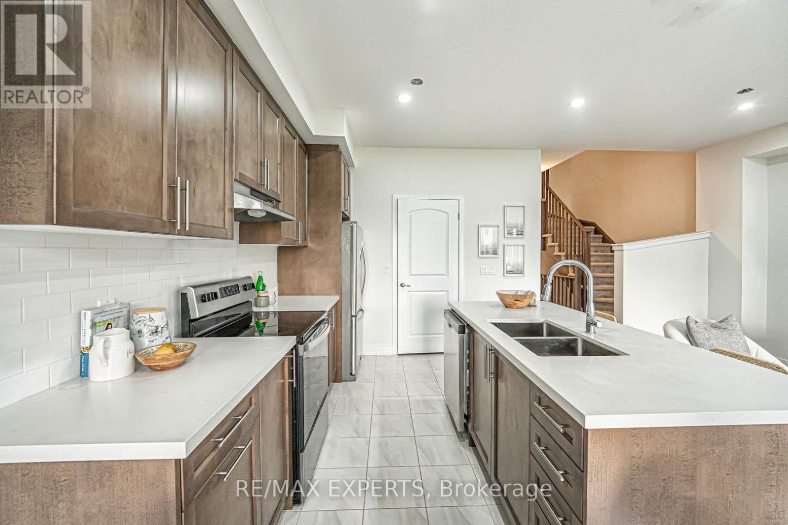 1064 Thompson Drive, Oshawa (Kedron), Ontario  L1L 0V5 - Photo 6 - E12217423