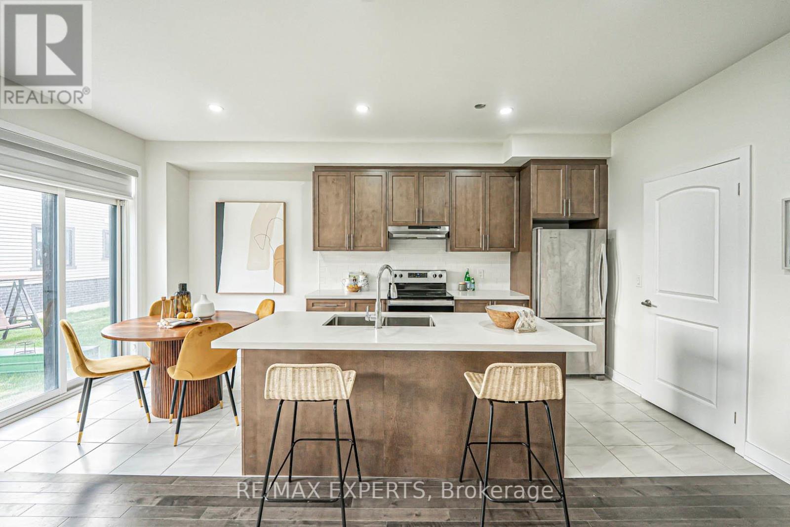 1064 Thompson Drive, Oshawa (Kedron), Ontario  L1L 0V5 - Photo 7 - E12217423