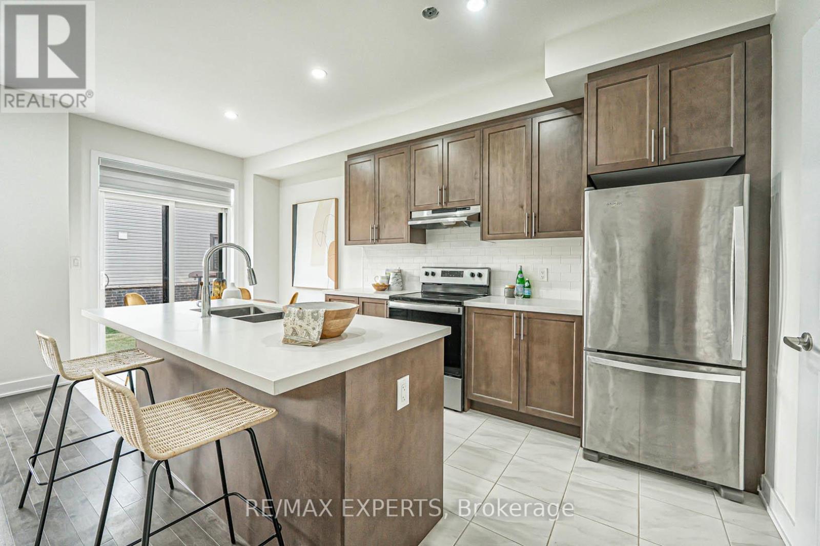 1064 Thompson Drive, Oshawa (Kedron), Ontario  L1L 0V5 - Photo 8 - E12217423