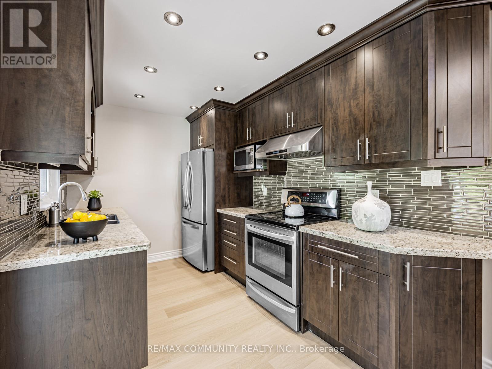 87 Lowry Square, Toronto, Ontario  M1B 1N7 - Photo 10 - E12217461