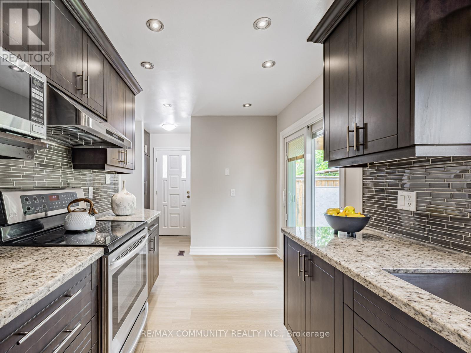 87 Lowry Square, Toronto, Ontario  M1B 1N7 - Photo 11 - E12217461