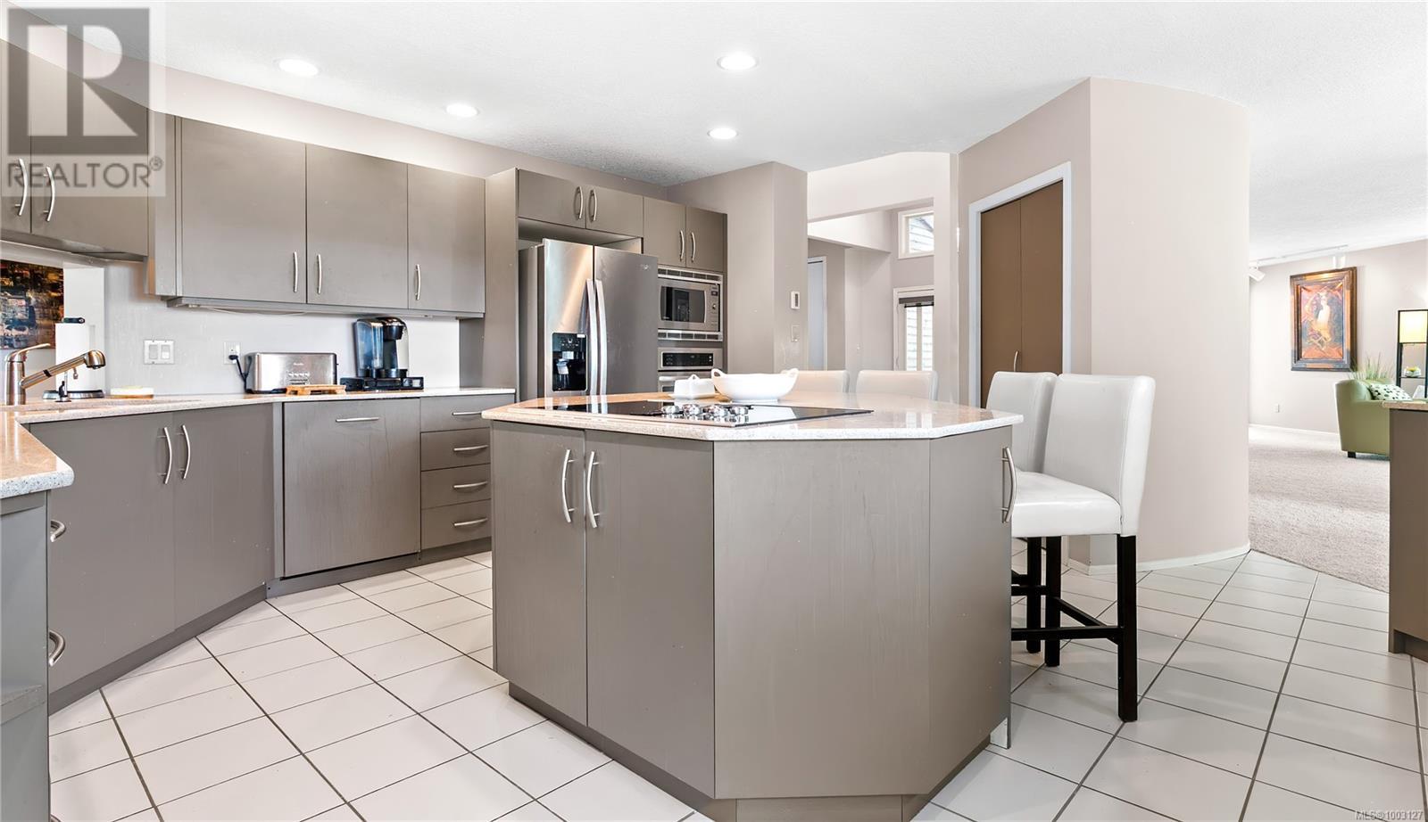Property at 8152 Woodwyn Terr image 2