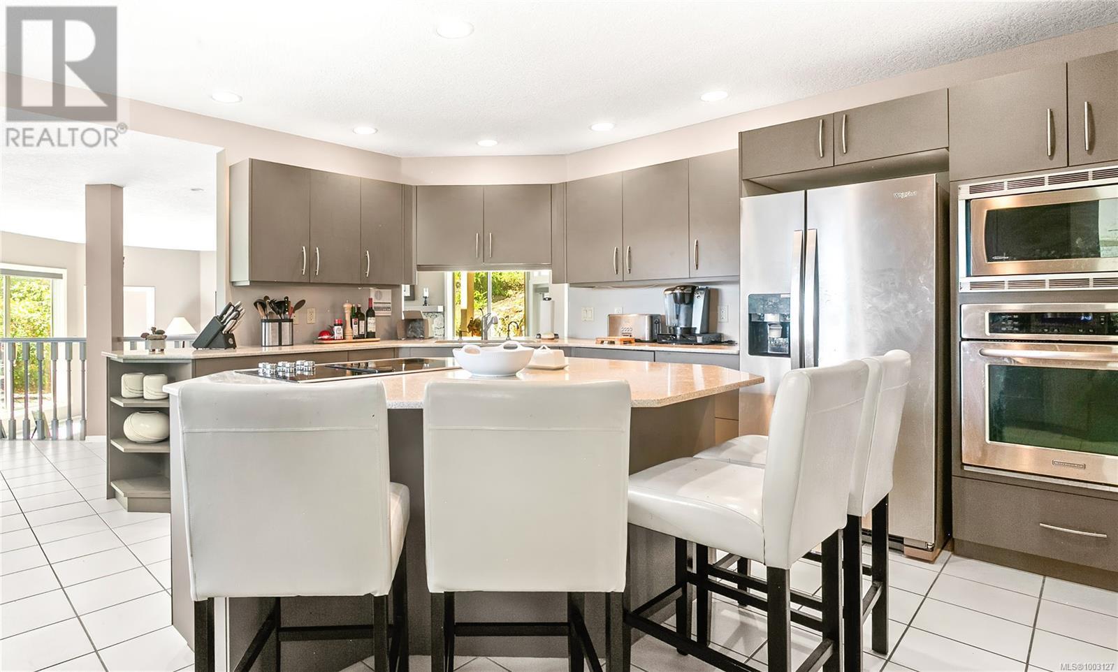 Property at 8152 Woodwyn Terr image 3