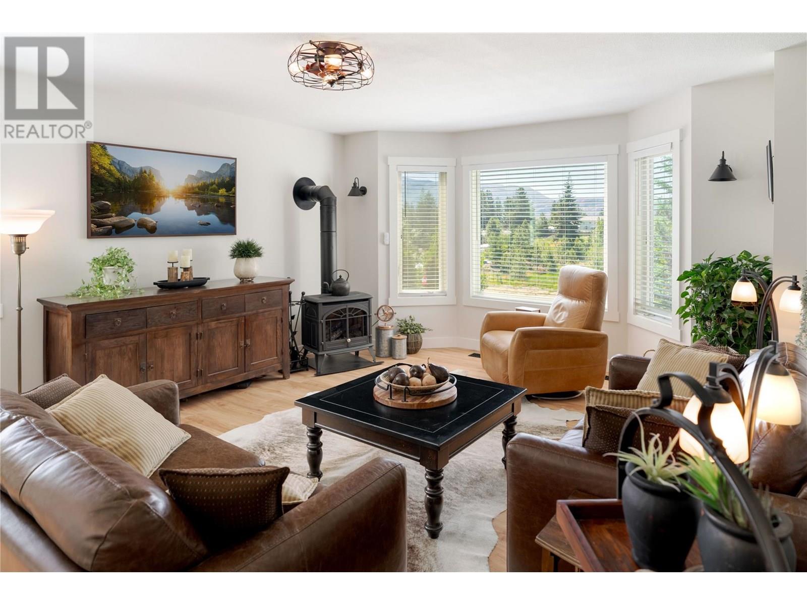 4043 Smith Way, Peachland, British Columbia  V0H 1X2 - Photo 6 - 10351490