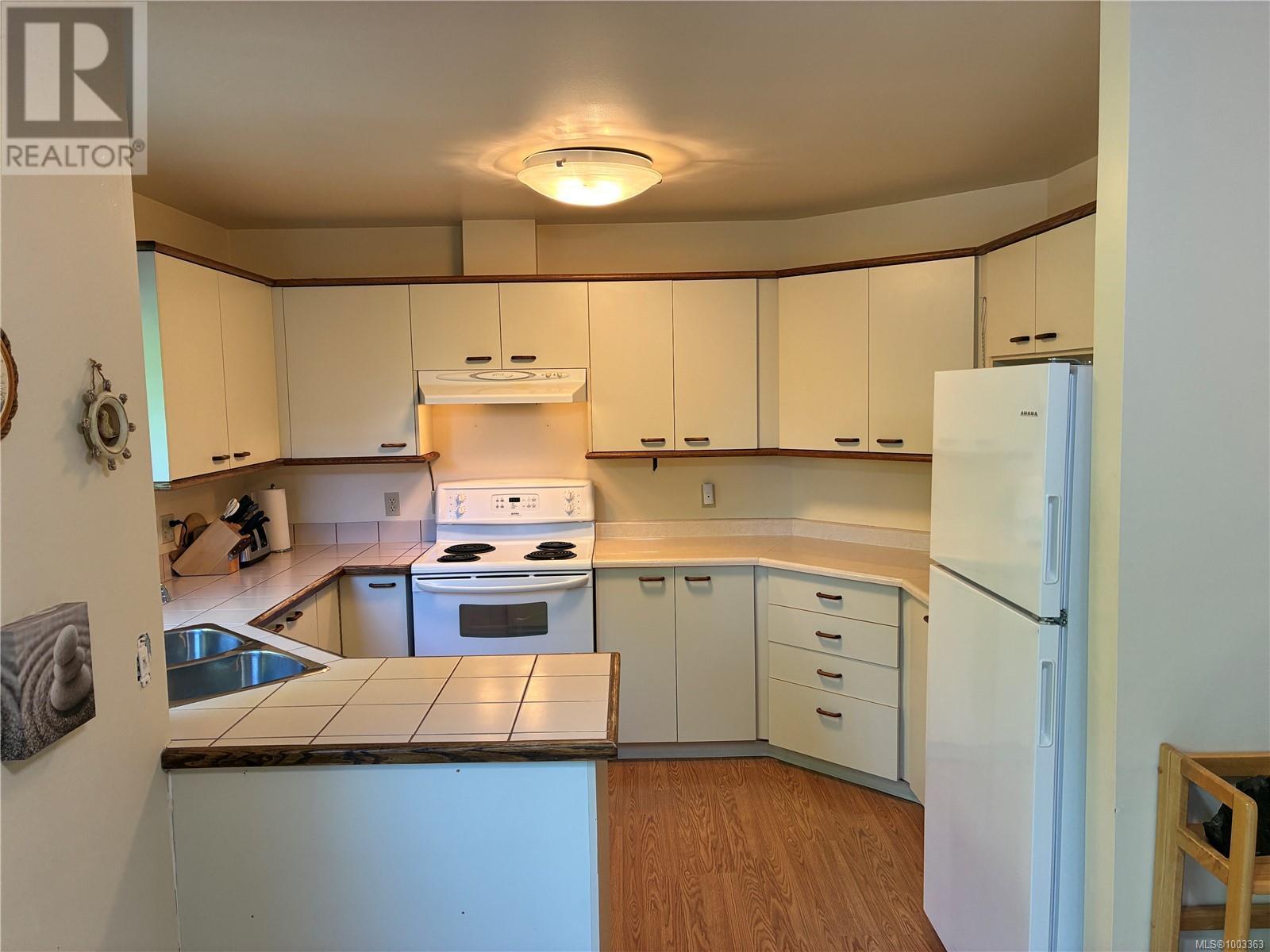 305 137 Port Augusta St, Comox, British Columbia  V9M 3N8 - Photo 6 - 1003363