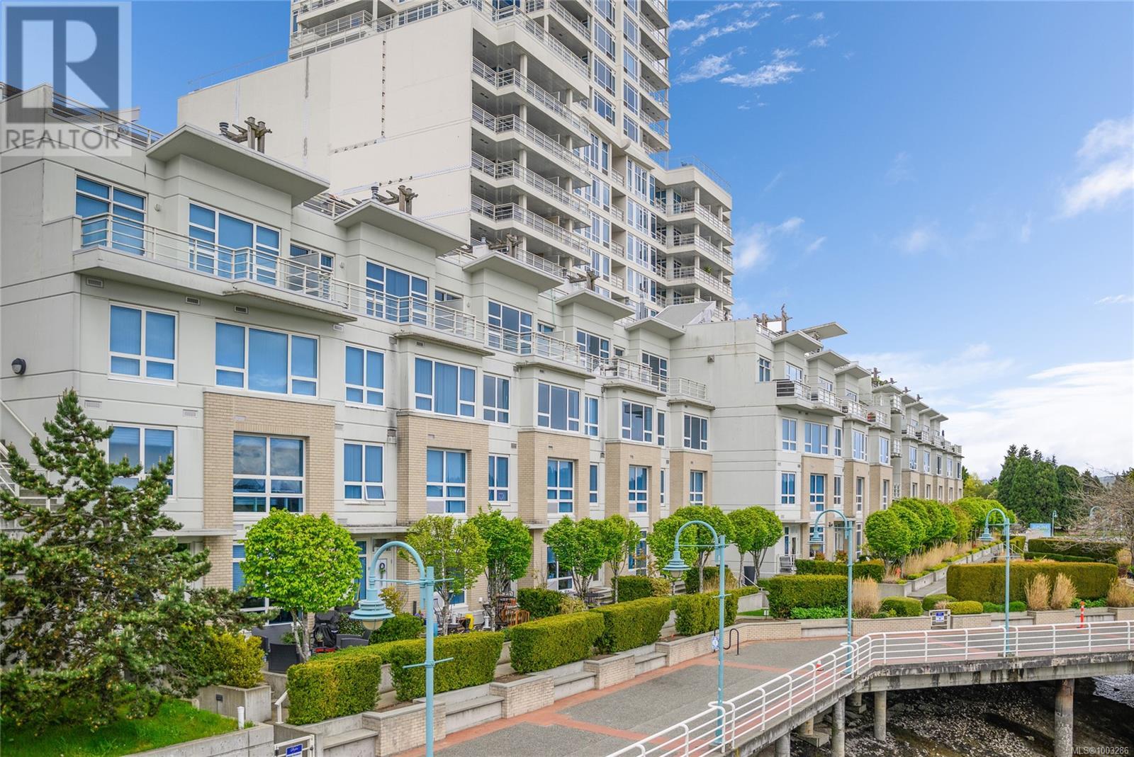 TH18 38 Front St, Nanaimo, British Columbia