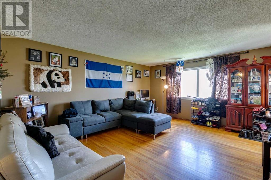 Property at 1003 34 Street SE image 5