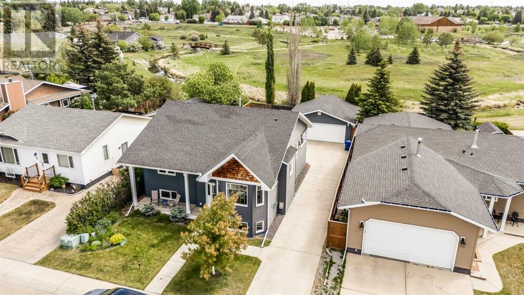 20 Rundle Place Sw, Airdrie, Alberta  T4B 1A4 - Photo 1 - A2224818