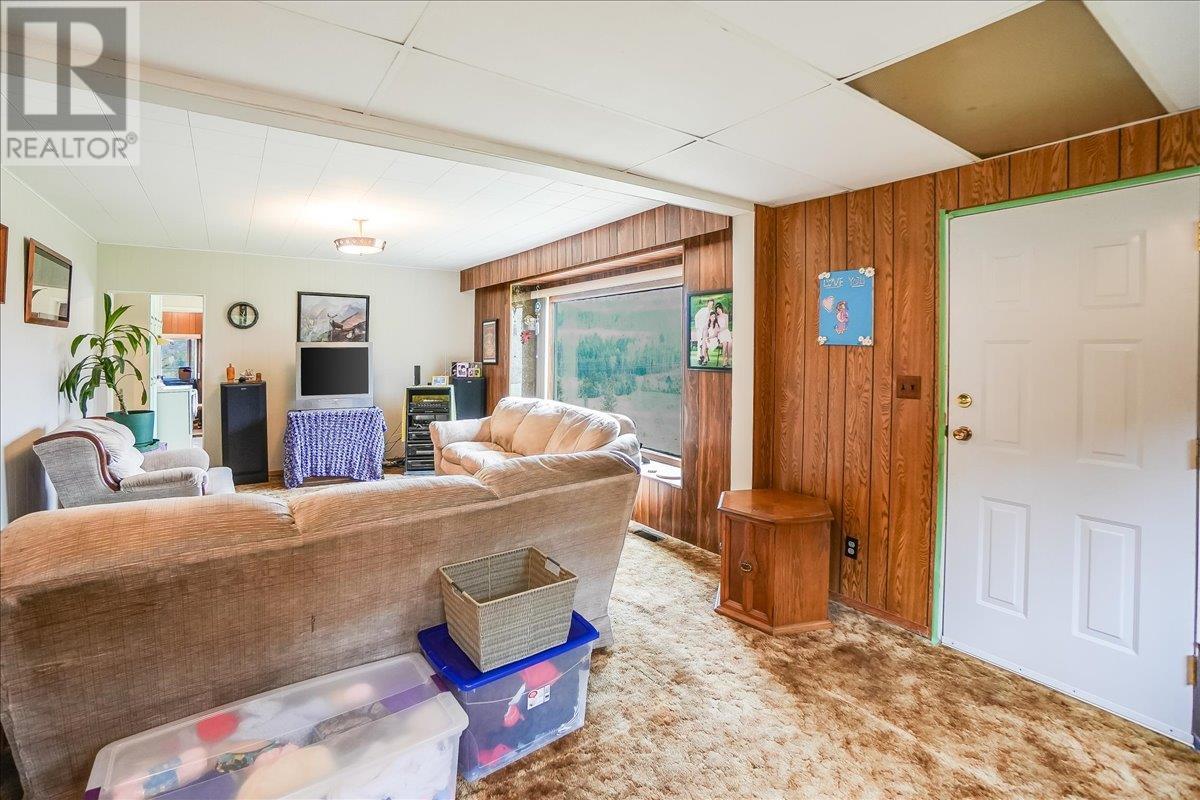 3601 3rd Avenue, Castlegar, British Columbia  V1N 2R7 - Photo 11 - 10352032