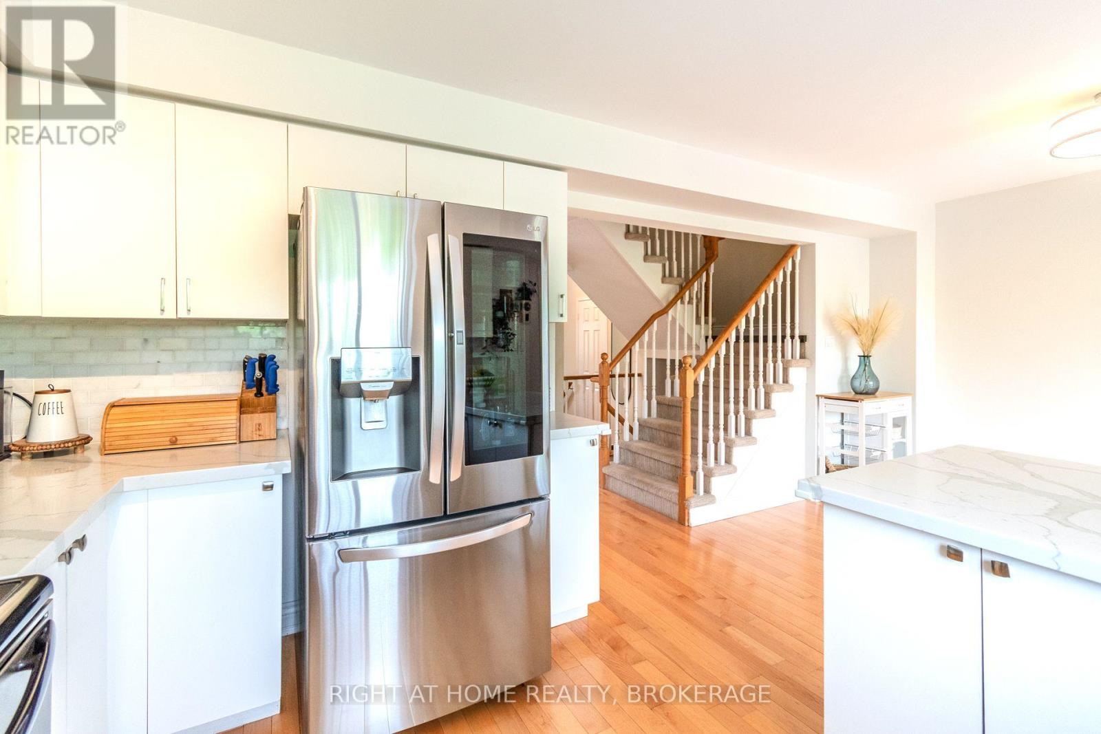 2515 Gill Crescent, Oakville, Ontario  L6H 6R8 - Photo 8 - W12217406