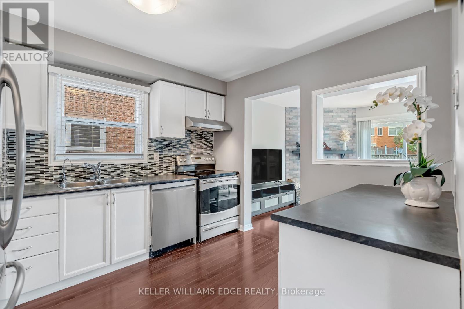 15 Smith Drive, Halton Hills (Georgetown), Ontario  L7G 5K7 - Photo 8 - W12217434