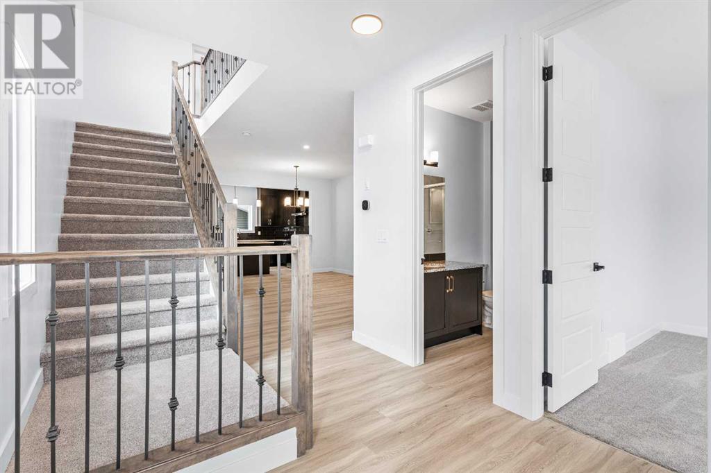 617 Baywater Manor Sw, Airdrie, Alberta  T4B 5R7 - Photo 3 - A2204707