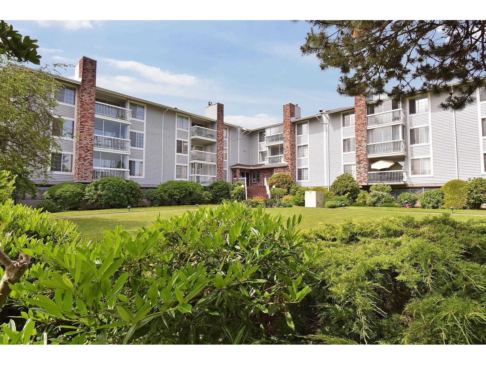 215 5379 205 Street, Langley, British Columbia  V3A 7V7 - Photo 2 - R3012207