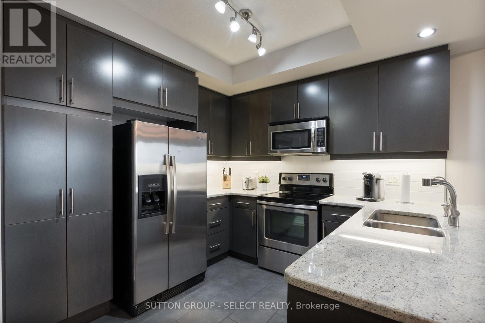806 - 330 Ridout Street N, London East (East K), Ontario  N6C 3Z3 - Photo 11 - X12217486