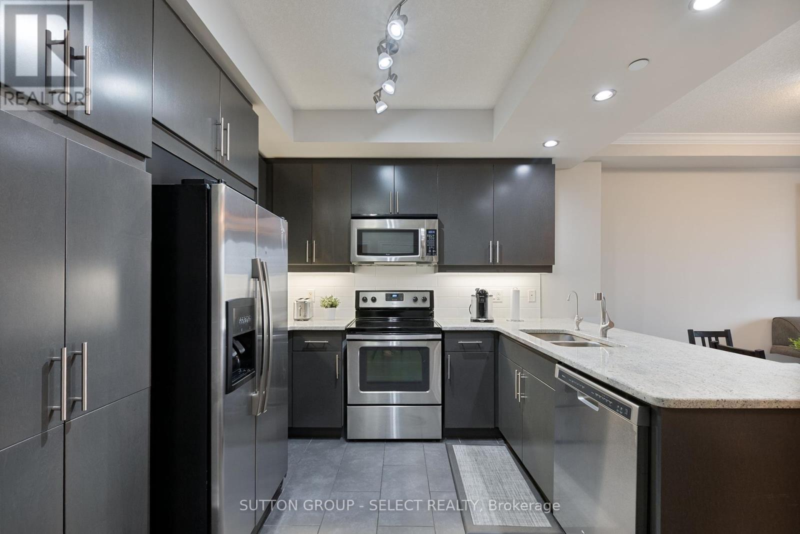 806 - 330 Ridout Street N, London East (East K), Ontario  N6C 3Z3 - Photo 12 - X12217486
