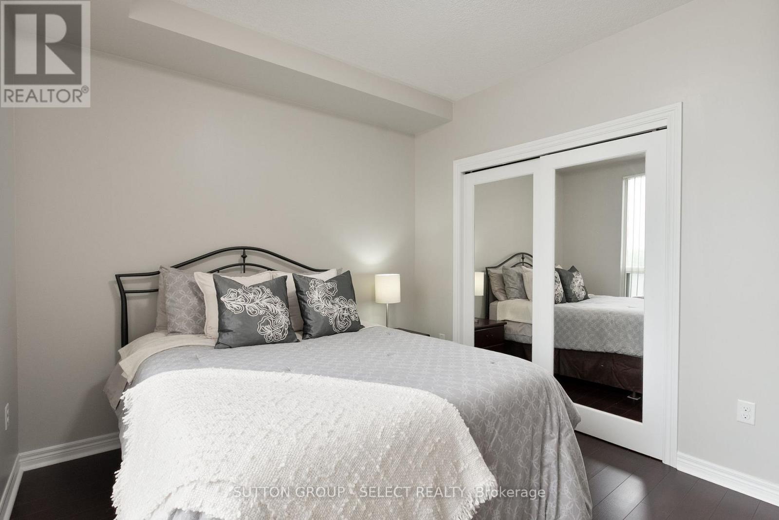 806 - 330 Ridout Street N, London East (East K), Ontario  N6C 3Z3 - Photo 25 - X12217486