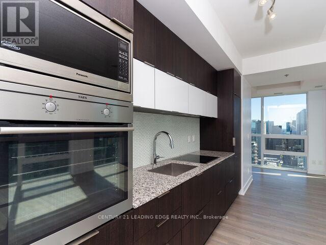 3704 - 318 Richmond Street W, Toronto (Waterfront Communities), Ontario  M5V 0B4 - Photo 2 - C12217163