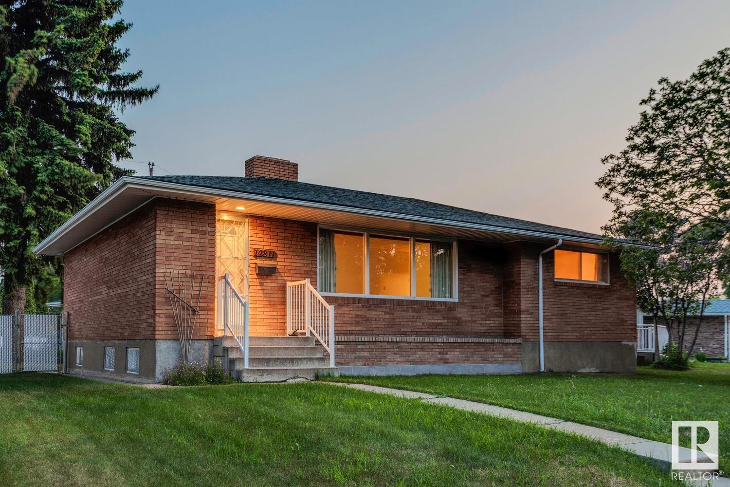12811 137 AV NW, Edmonton, Alberta