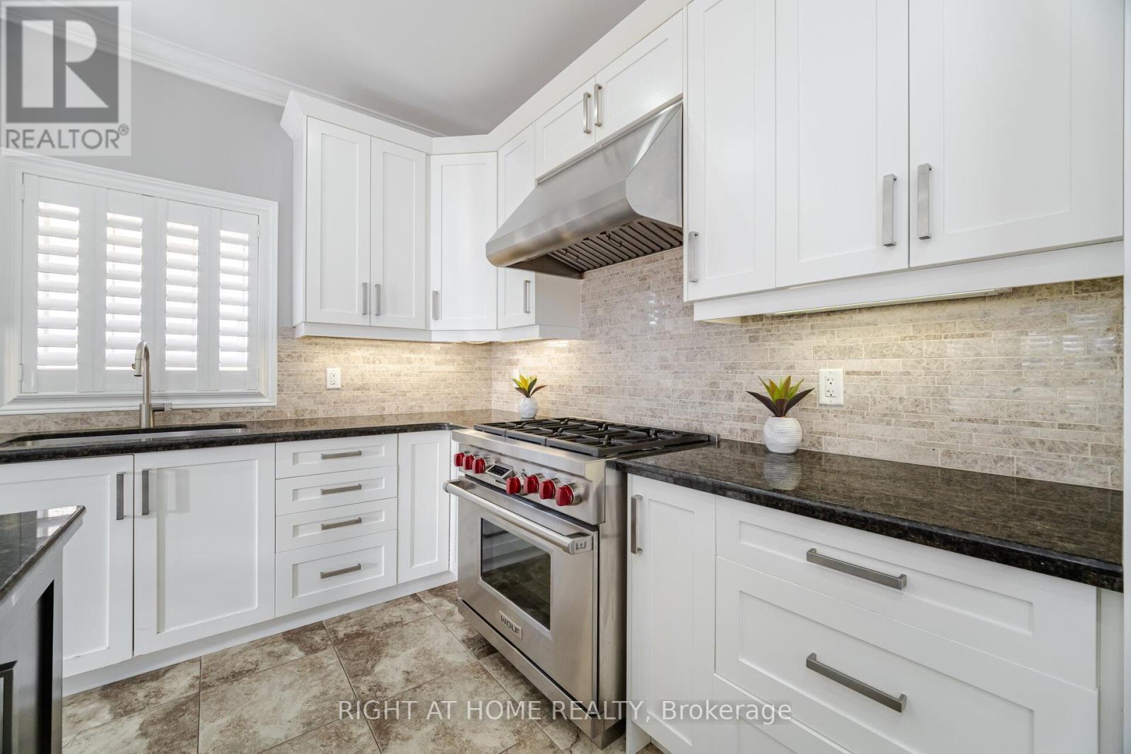 24 Biggar Crescent, Grimsby (Grimsby West), Ontario  L3M 0E3 - Photo 19 - X12217401