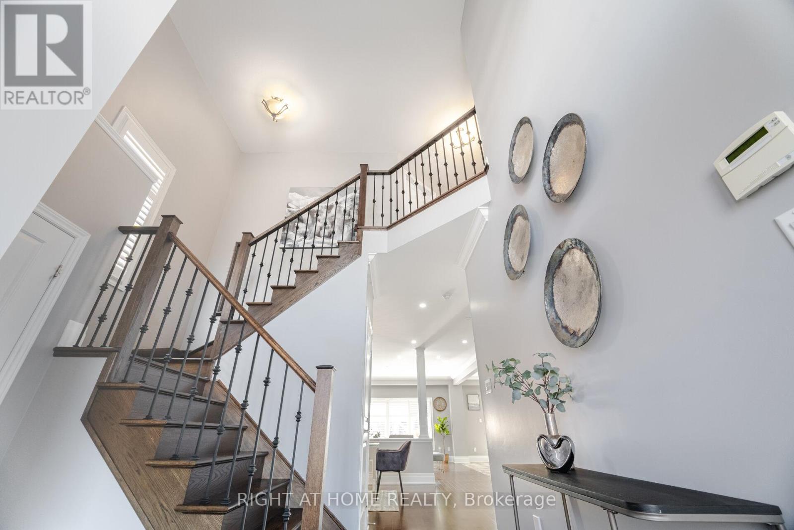 24 Biggar Crescent, Grimsby (Grimsby West), Ontario  L3M 0E3 - Photo 6 - X12217401