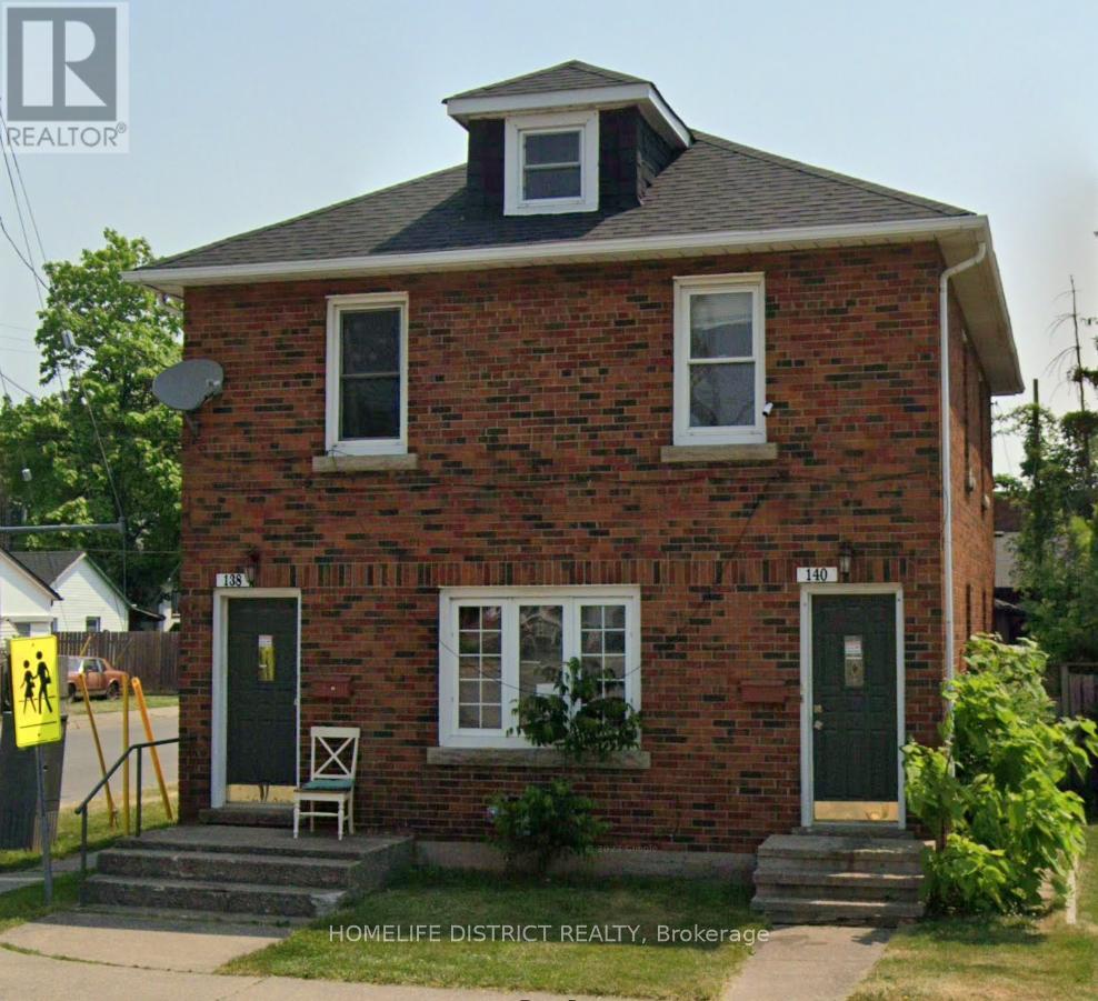 138-140 Crowland Avenue, Welland (Lincoln/crowland), Ontario  L3B 1X3 - Photo 2 - X12217405