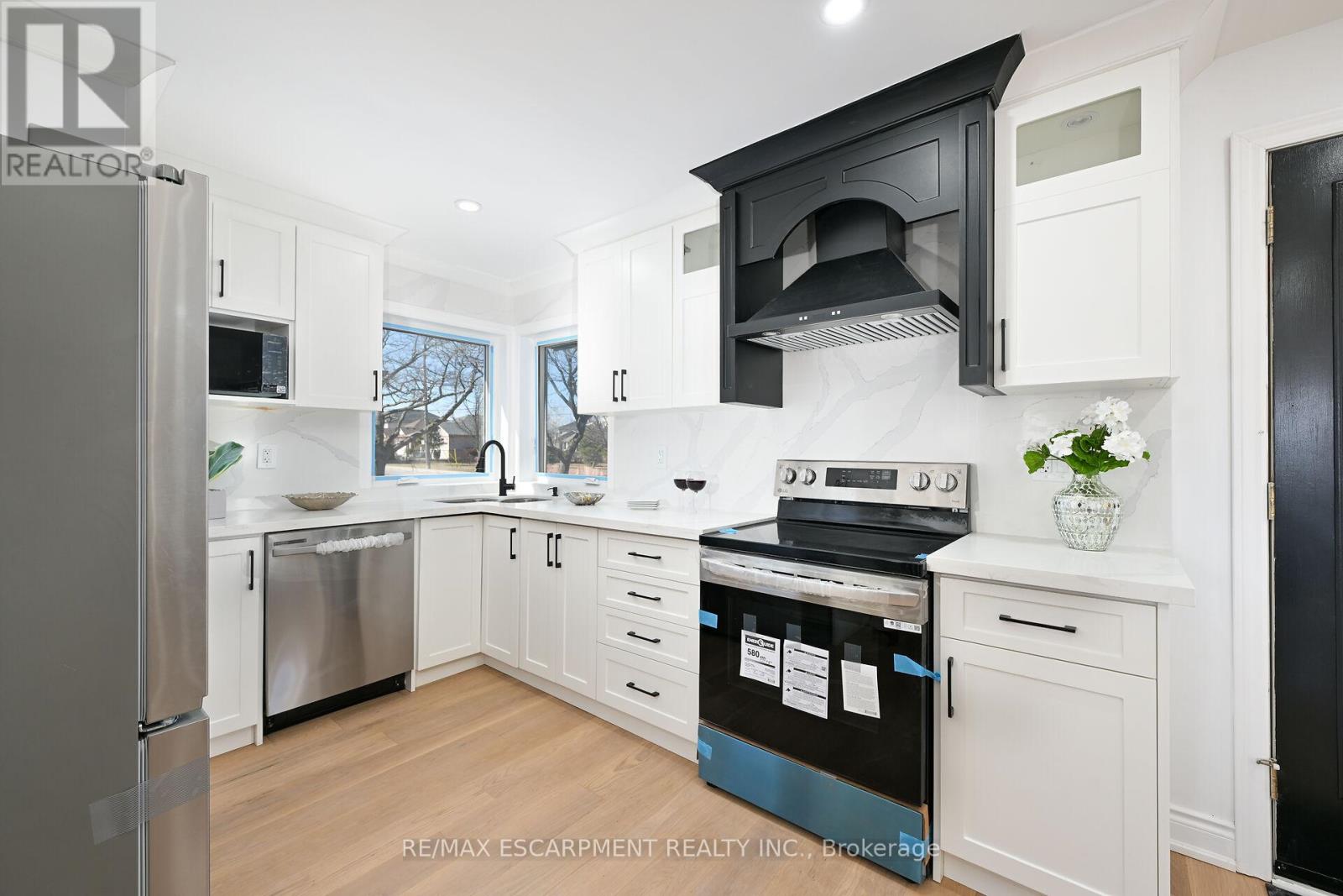 812 Tenth Avenue, Hamilton (Hampton Heights), Ontario  L8T 2G6 - Photo 1 - X12217449