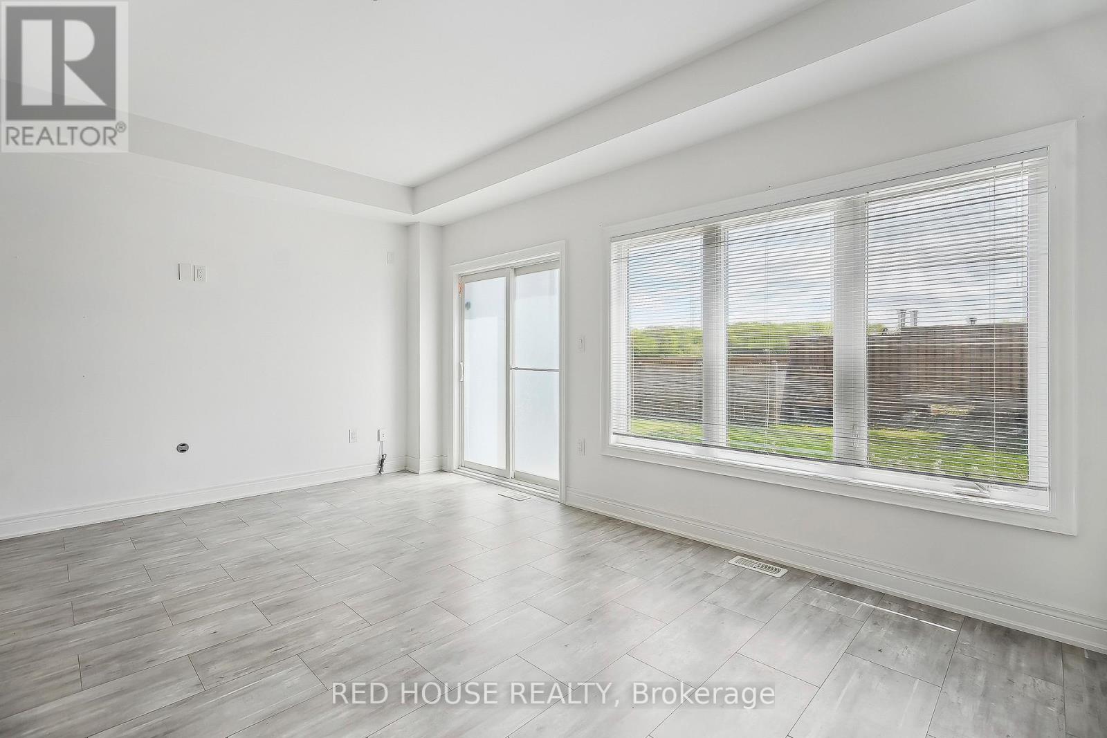 66 Venture Way, Thorold (Rolling Meadows), Ontario  L2V 0H6 - Photo 5 - X12217464