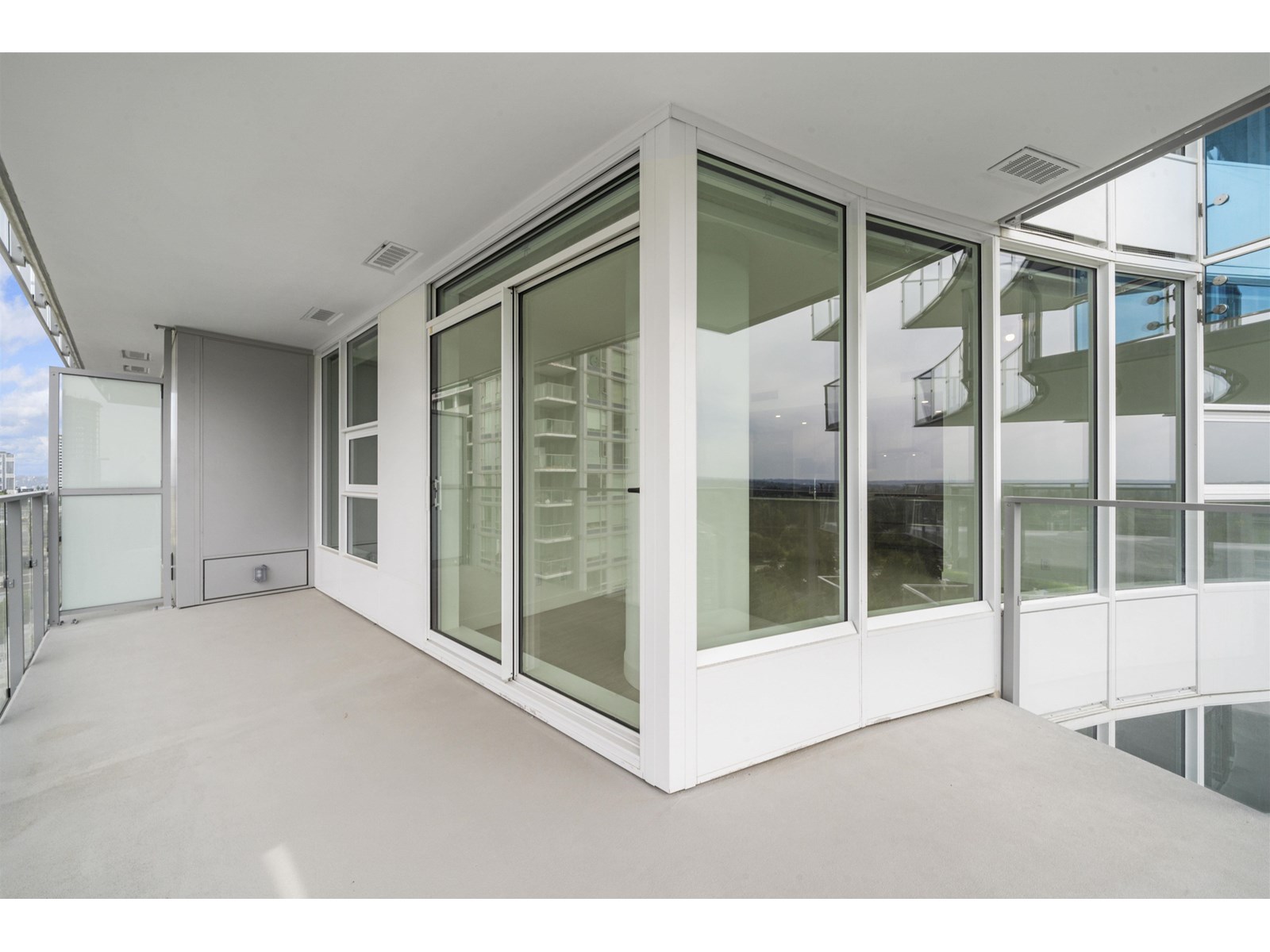 2208 13768 100th Avenue, Surrey, British Columbia  V3T 0V2 - Photo 19 - R3014577