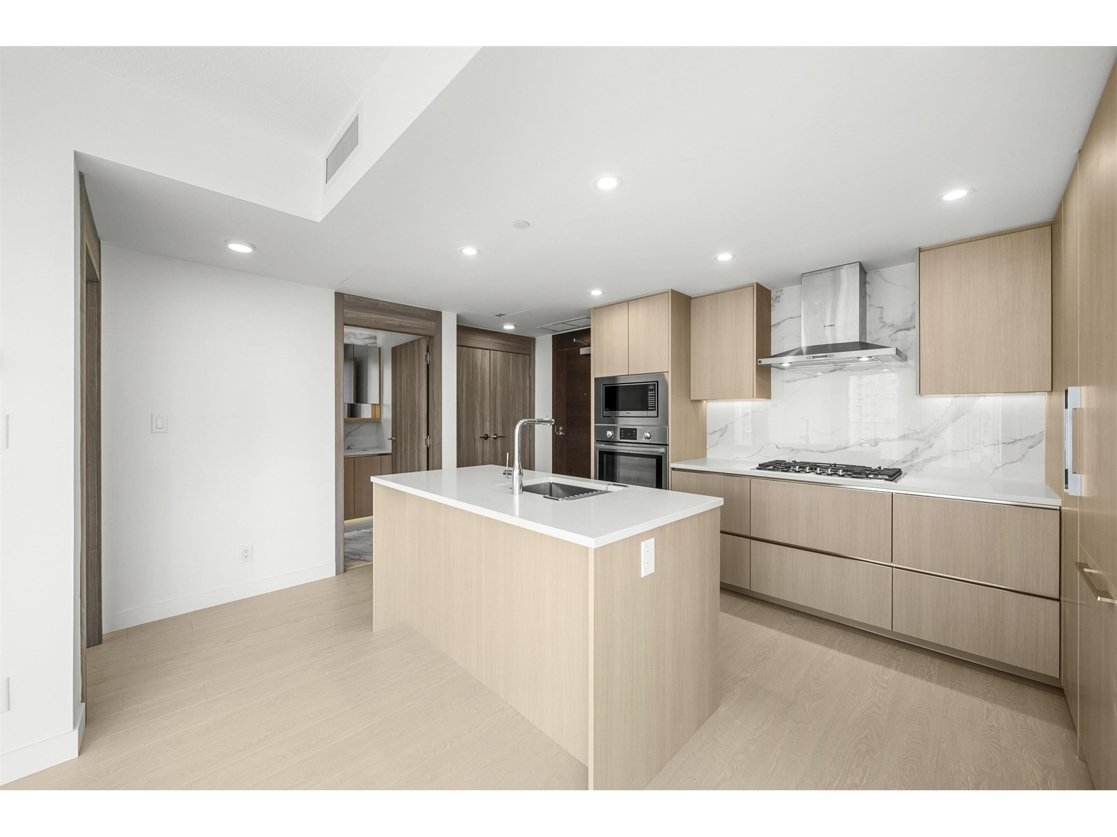 2208 13768 100th Avenue, Surrey, British Columbia  V3T 0V2 - Photo 6 - R3014577