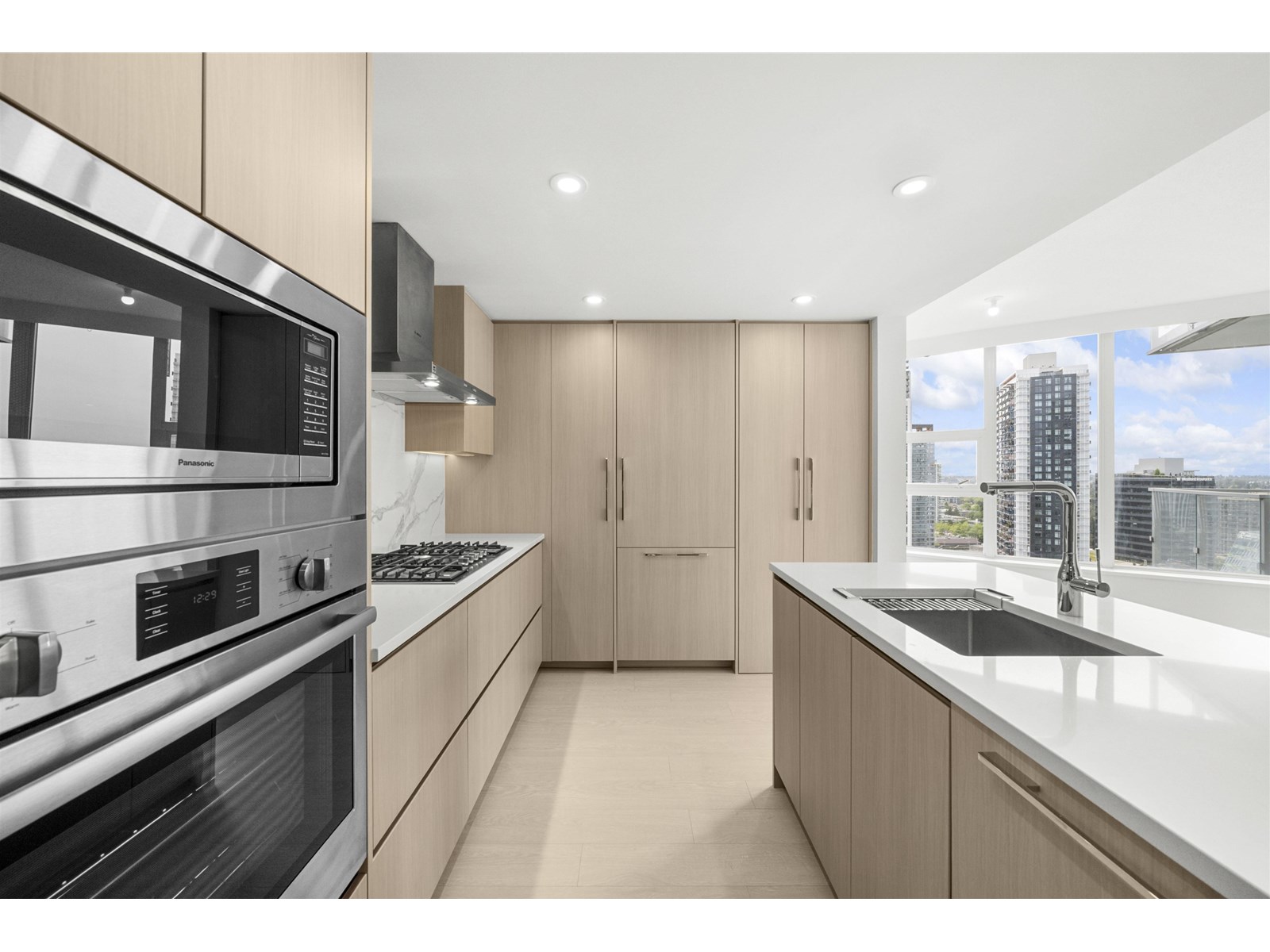 2208 13768 100th Avenue, Surrey, British Columbia  V3T 0V2 - Photo 7 - R3014577