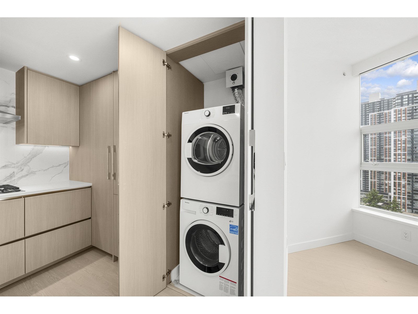 2208 13768 100th Avenue, Surrey, British Columbia  V3T 0V2 - Photo 13 - R3014577
