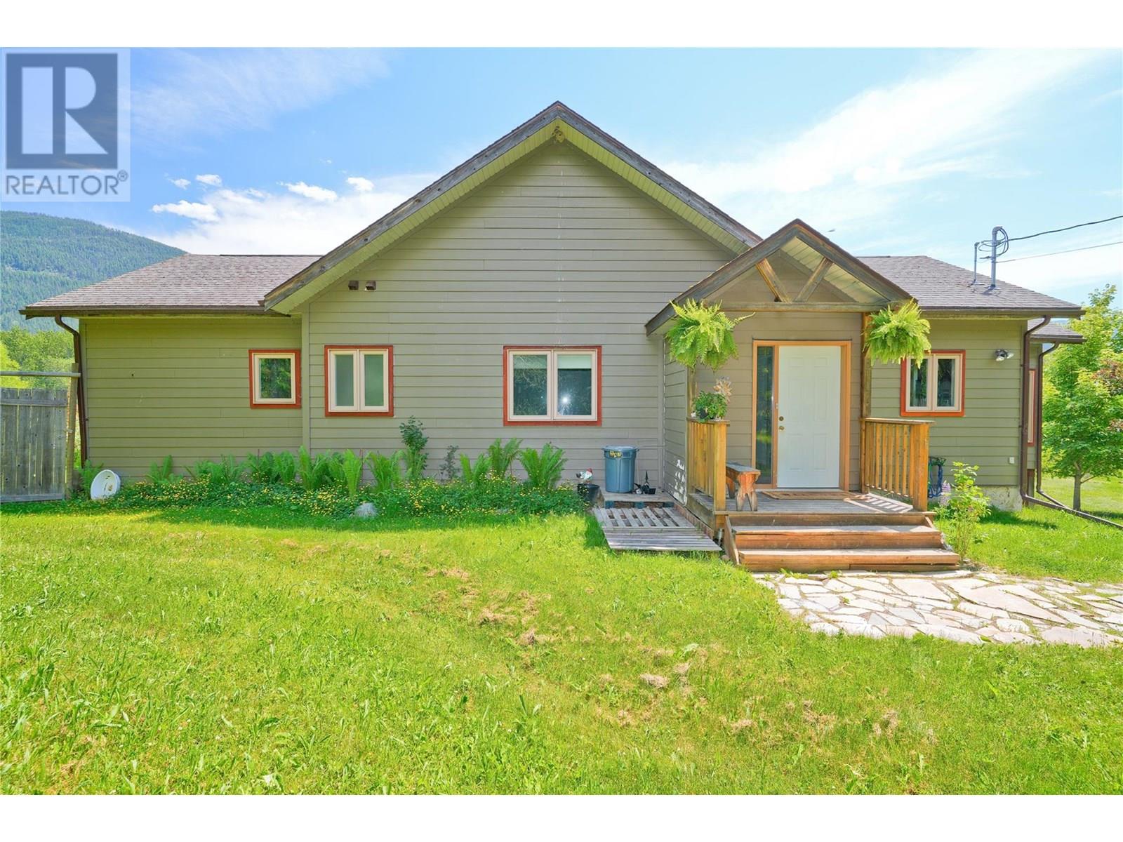 6702 Appledale Lower Road, Winlaw, British Columbia  V0G 2J0 - Photo 2 - 10351339