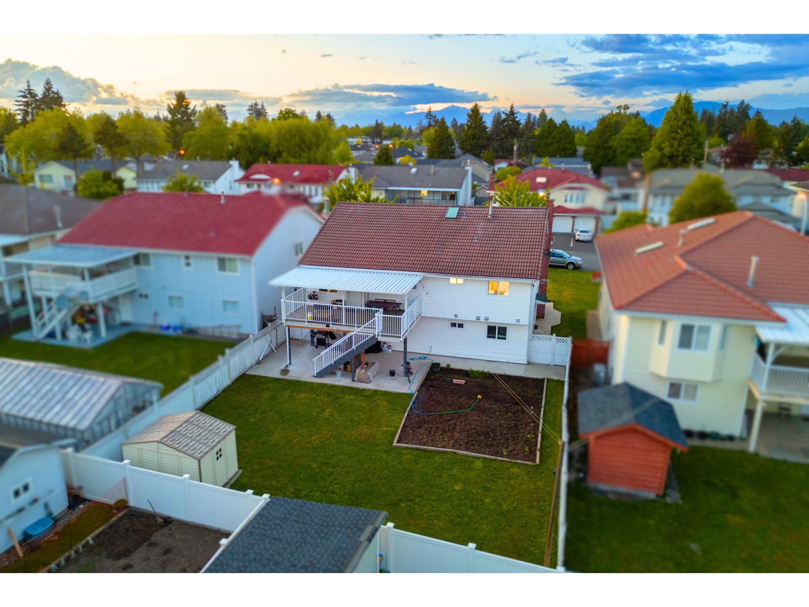 12452 90a Avenue, Surrey, British Columbia  V3V 6T3 - Photo 4 - R3014986