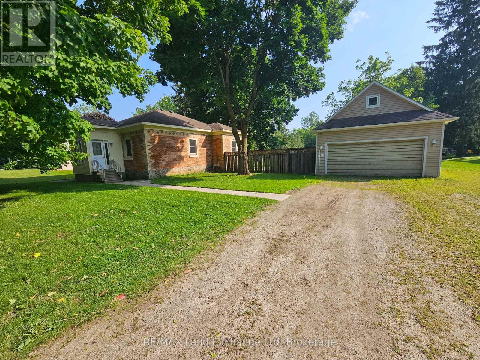 1061 Howick Street, Howick, Ontario  N0G 2X0 - Photo 12 - X12214861