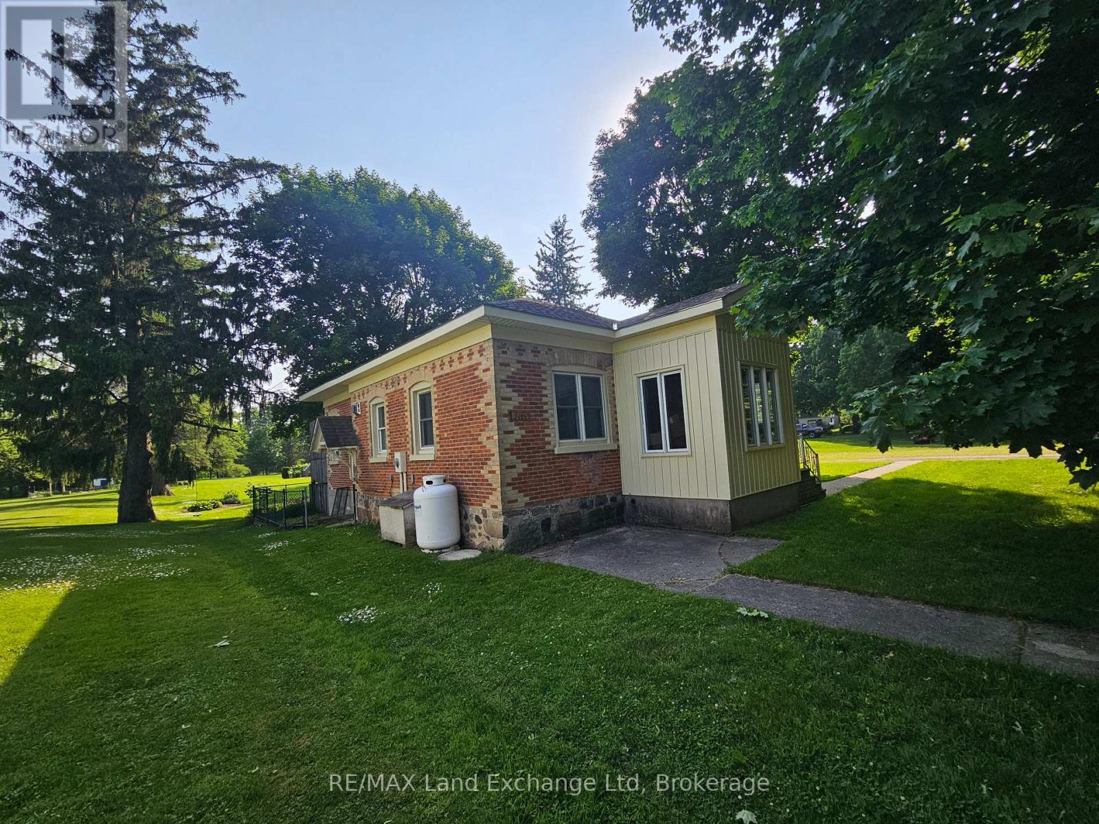 1061 Howick Street, Howick, Ontario  N0G 2X0 - Photo 17 - X12214861