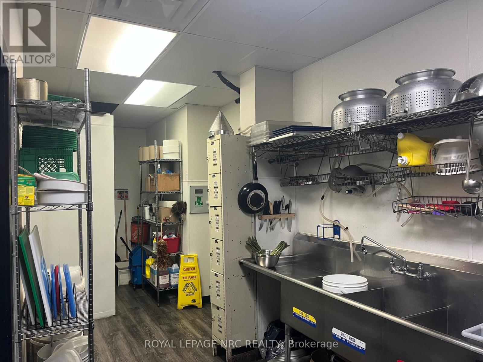 4 - 6734 Lundy's Lane, Niagara Falls, Ontario  L2G 1V5 - Photo 17 - X12217488