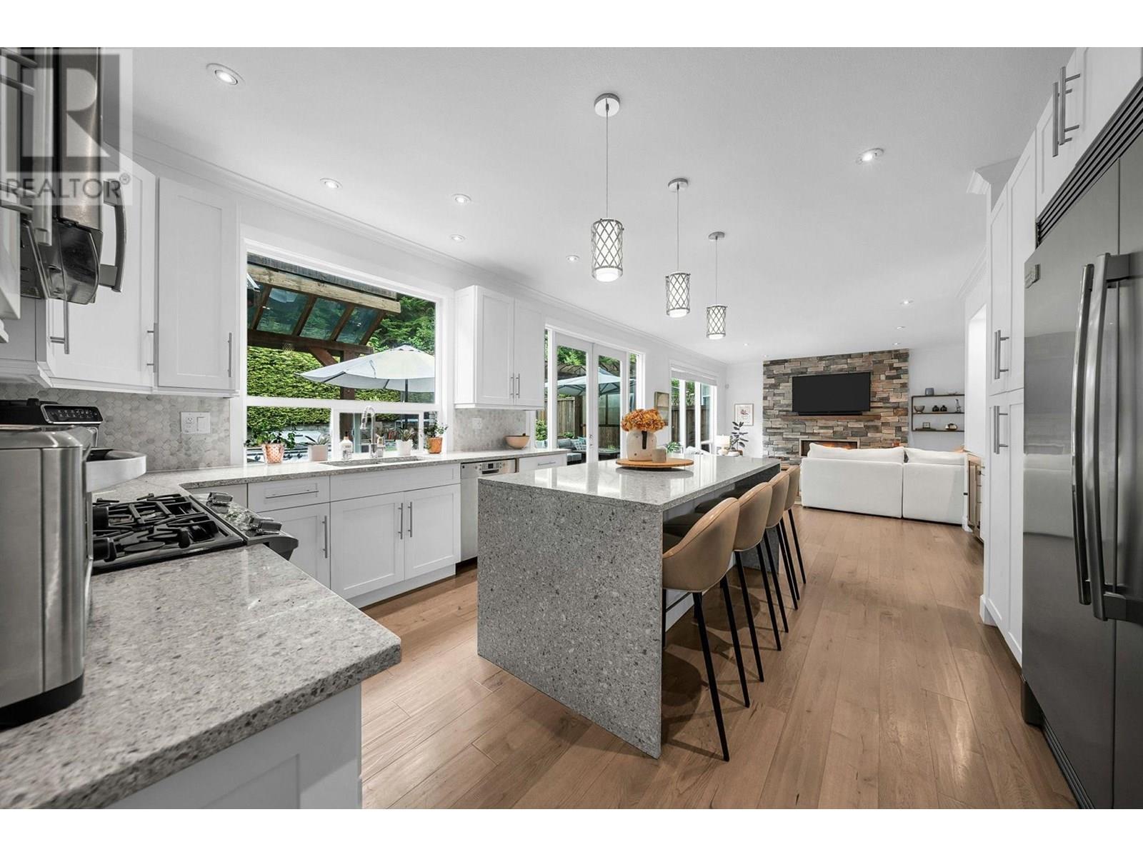 1742 Sugarpine Court, Coquitlam, British Columbia  V3E 3E4 - Photo 3 - R3015004
