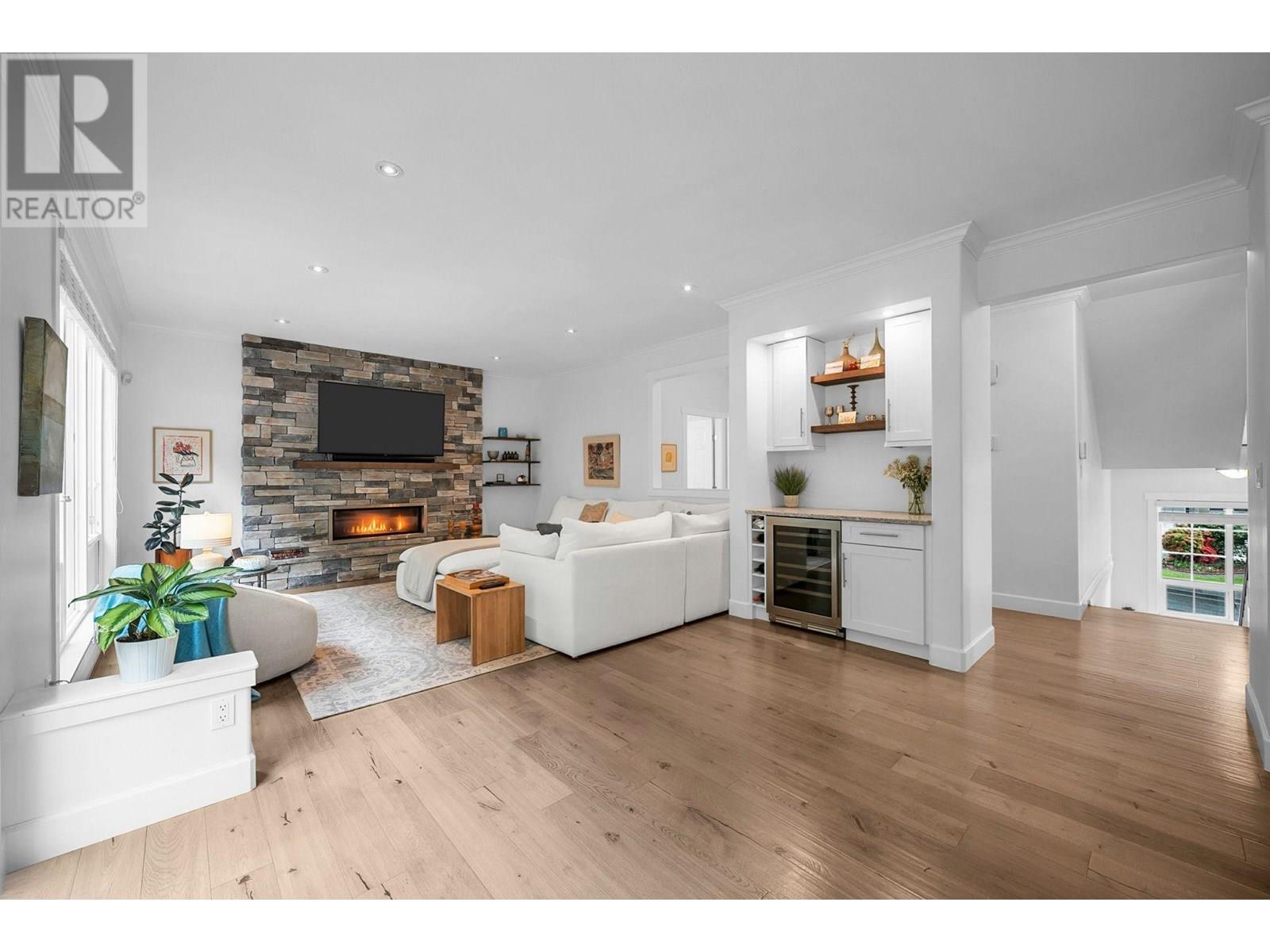 1742 Sugarpine Court, Coquitlam, British Columbia  V3E 3E4 - Photo 4 - R3015004