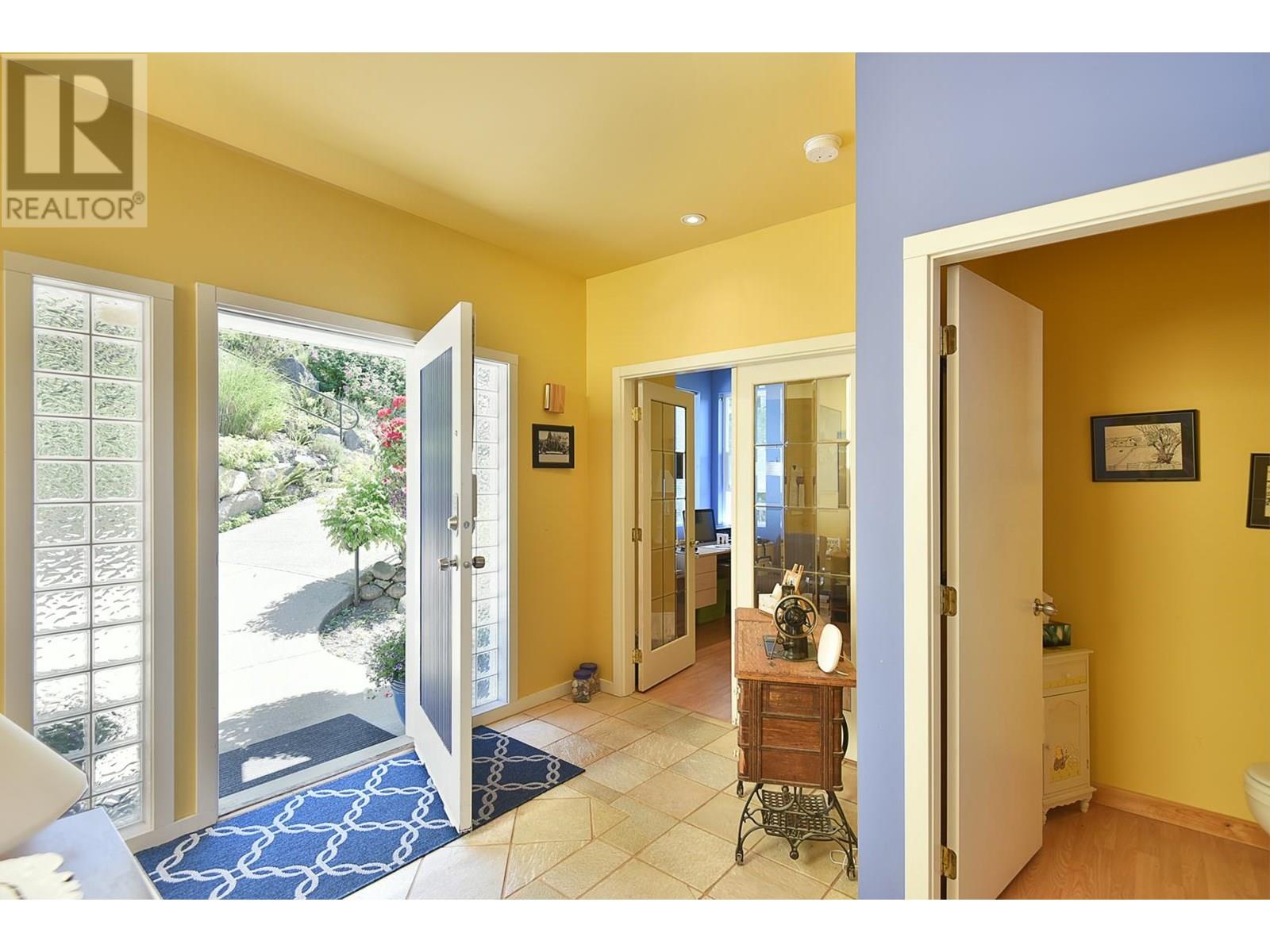 5870 Skookumchuk Road, Sechelt, British Columbia  V7Z 0P3 - Photo 14 - R3015035