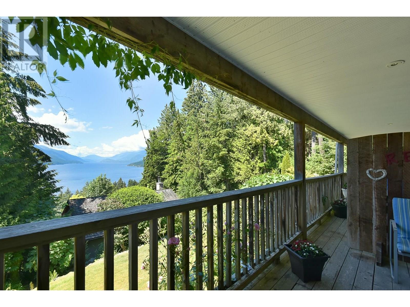 5870 Skookumchuk Road, Sechelt, British Columbia  V7Z 0P3 - Photo 21 - R3015035