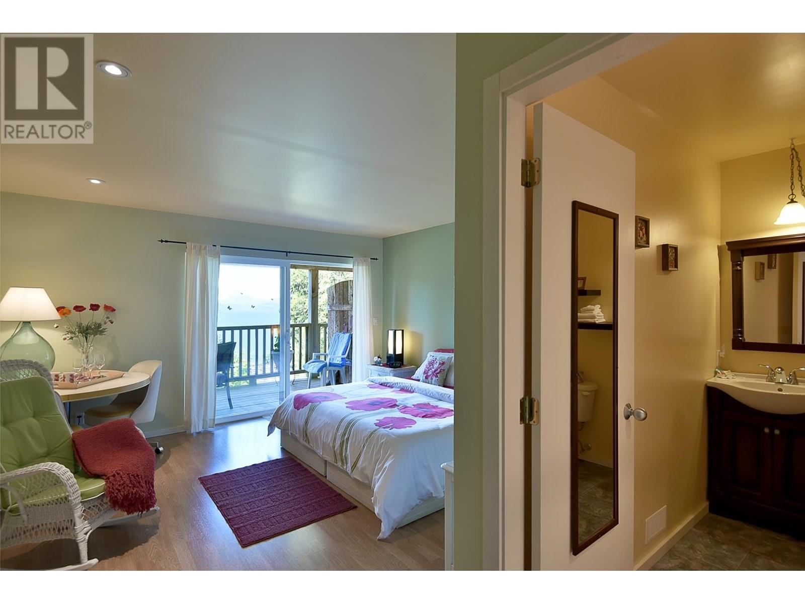 5870 Skookumchuk Road, Sechelt, British Columbia  V7Z 0P3 - Photo 23 - R3015035