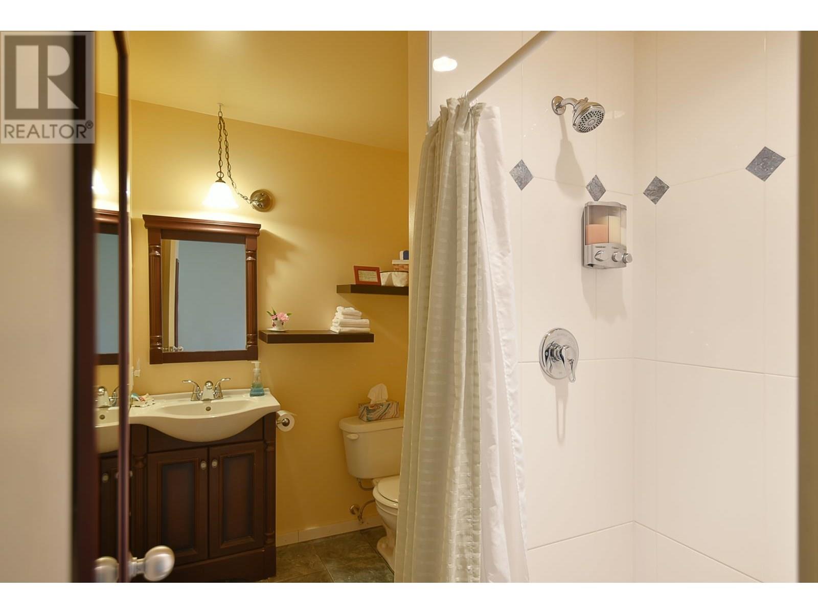 5870 Skookumchuk Road, Sechelt, British Columbia  V7Z 0P3 - Photo 24 - R3015035