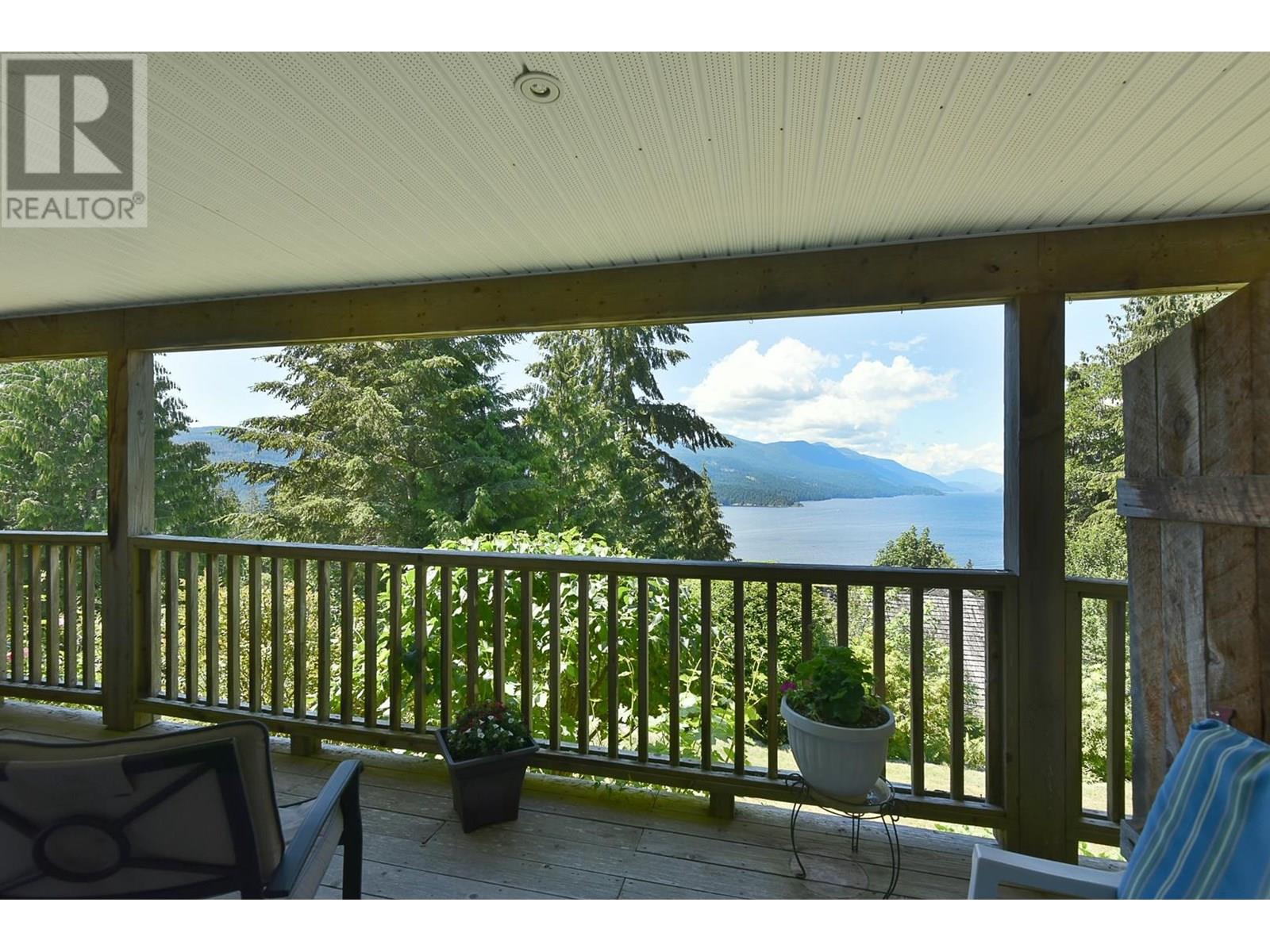 5870 Skookumchuk Road, Sechelt, British Columbia  V7Z 0P3 - Photo 30 - R3015035