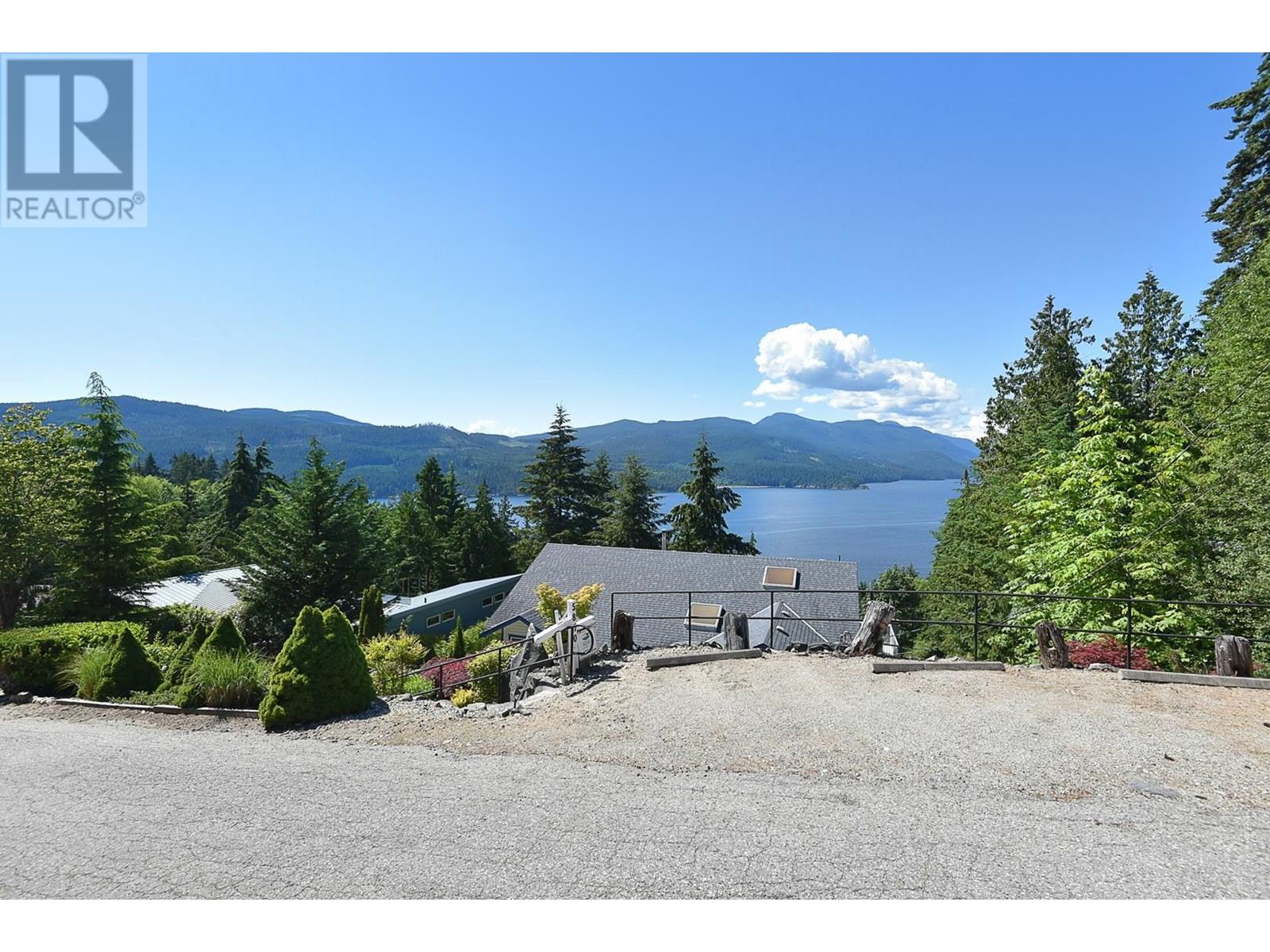 5870 Skookumchuk Road, Sechelt, British Columbia  V7Z 0P3 - Photo 40 - R3015035