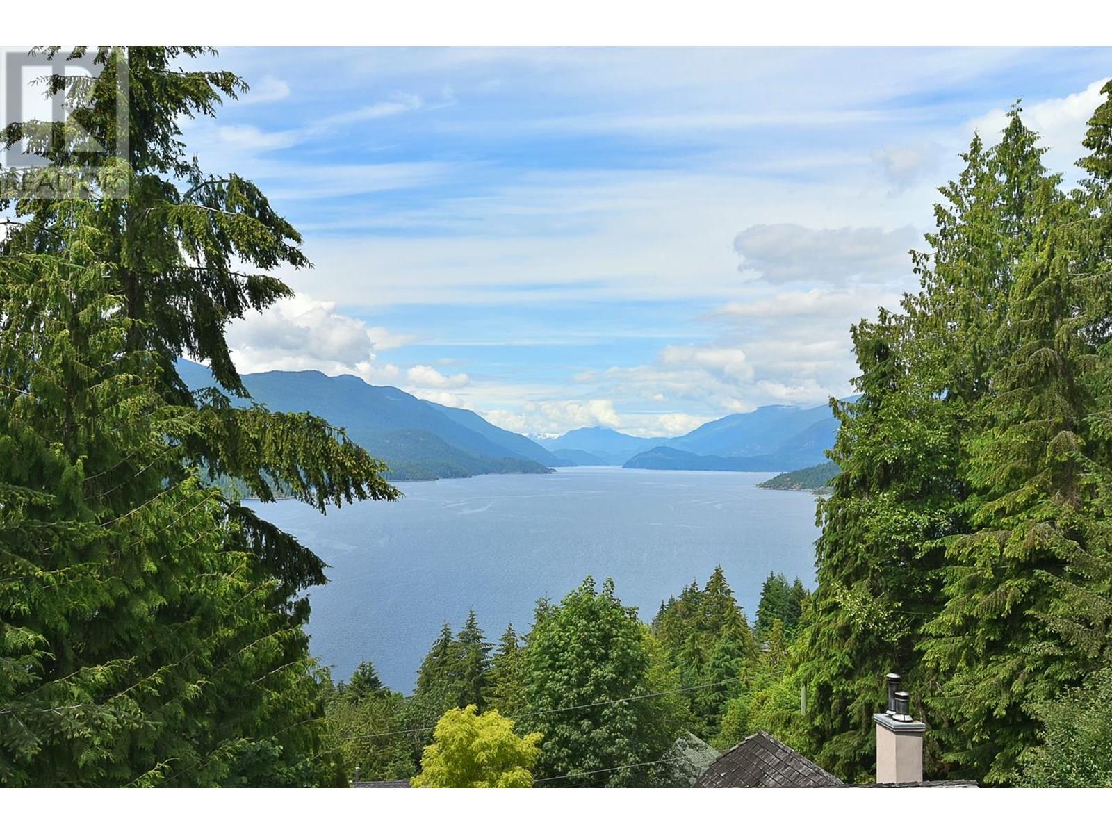5870 Skookumchuk Road, Sechelt, British Columbia  V7Z 0P3 - Photo 8 - R3015035