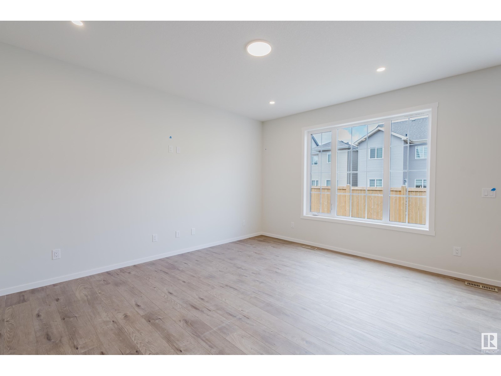 Property at 2120 209 ST NW image 2