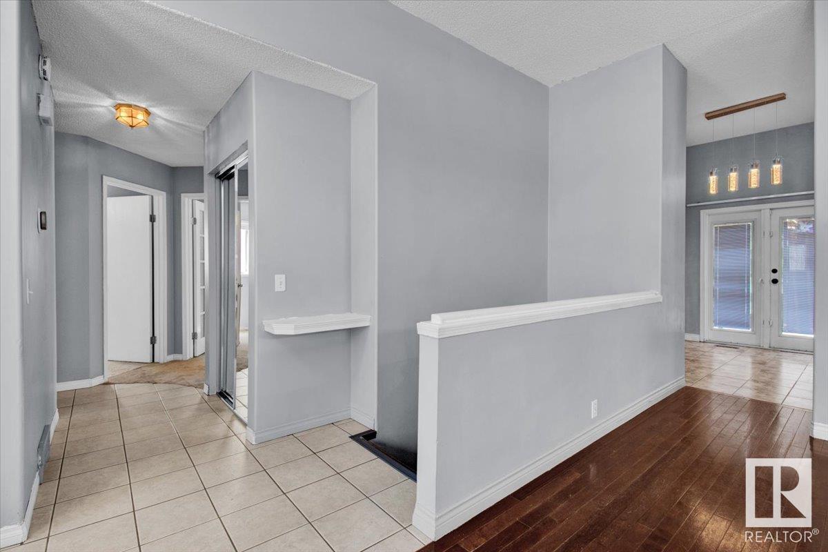 3524 40 Av Nw, Edmonton, Alberta  T6L 6M8 - Photo 4 - E4442093