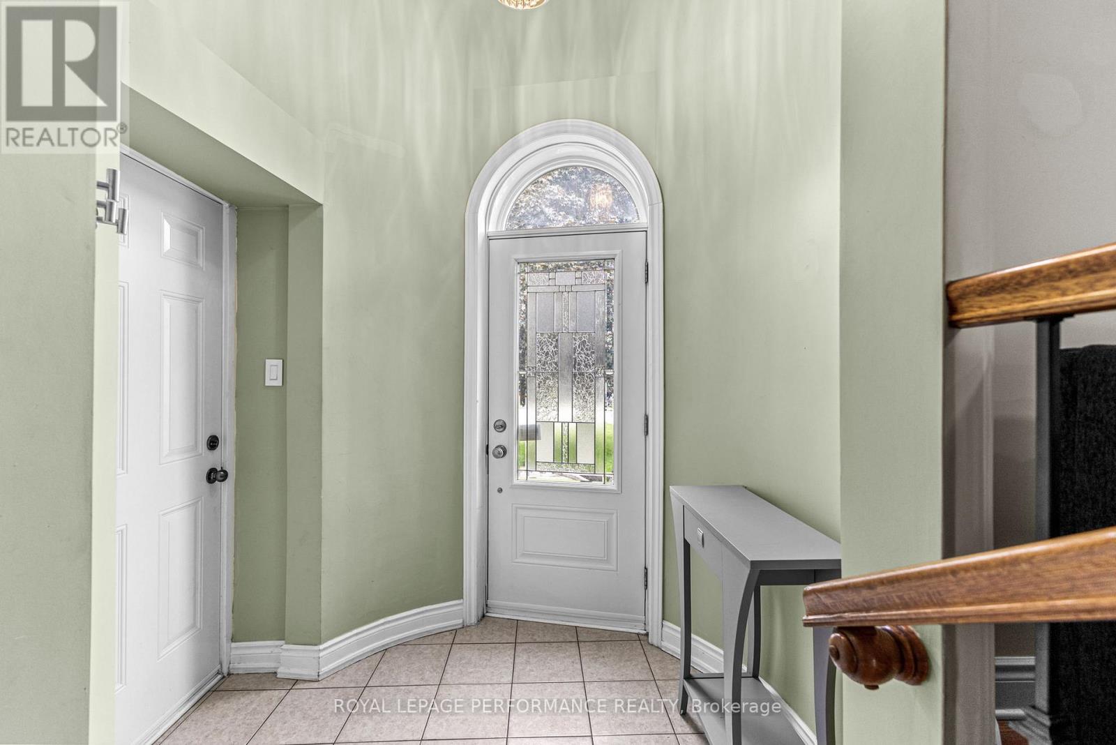 7 Settlement Lane, Russell, Ontario  K4R 0A4 - Photo 3 - X12217485