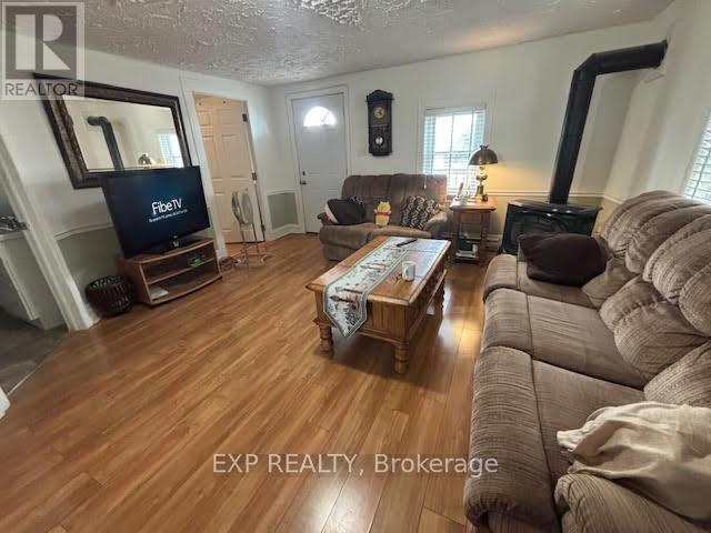 188 Regent Street, Hawkesbury, Ontario  K6A 1E8 - Photo 5 - X12217490